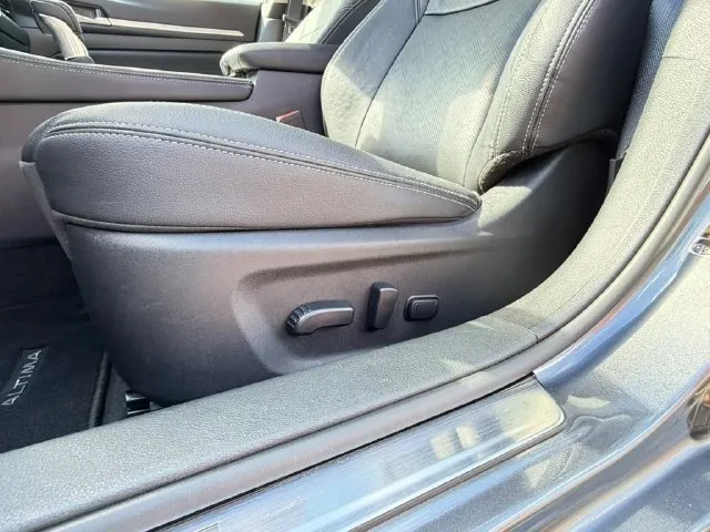 Nissan Altima photo 23
