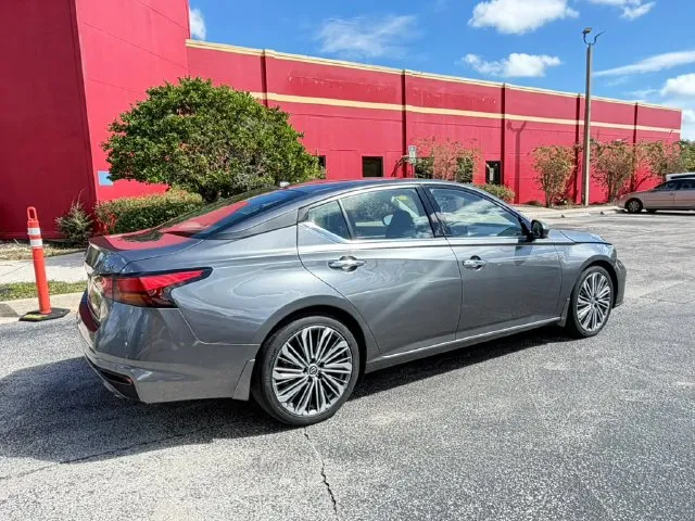 Nissan Altima photo 6