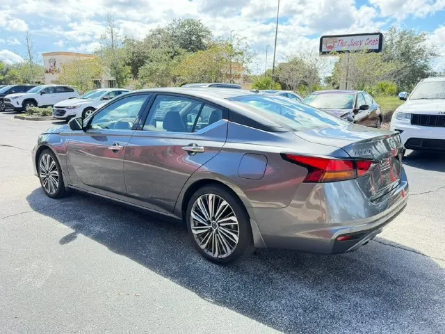 Nissan Altima photo 7
