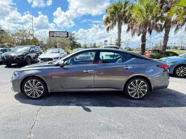 Nissan Altima photo 5
