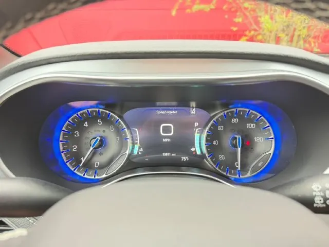 Chrysler Pacifica photo 12