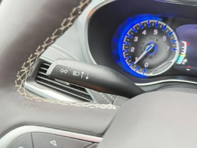 Chrysler Pacifica photo 19