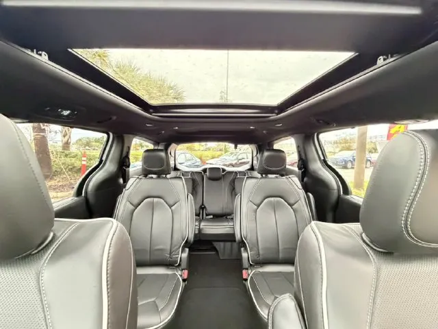 Chrysler Pacifica photo 29