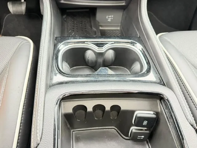 Chrysler Pacifica photo 17