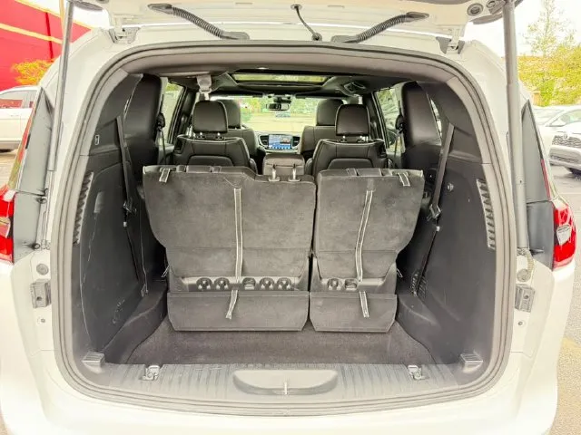 Chrysler Pacifica photo 31