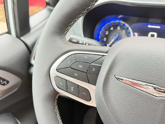 Chrysler Pacifica photo 18