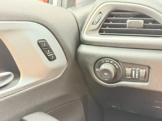 Chrysler Pacifica photo 14