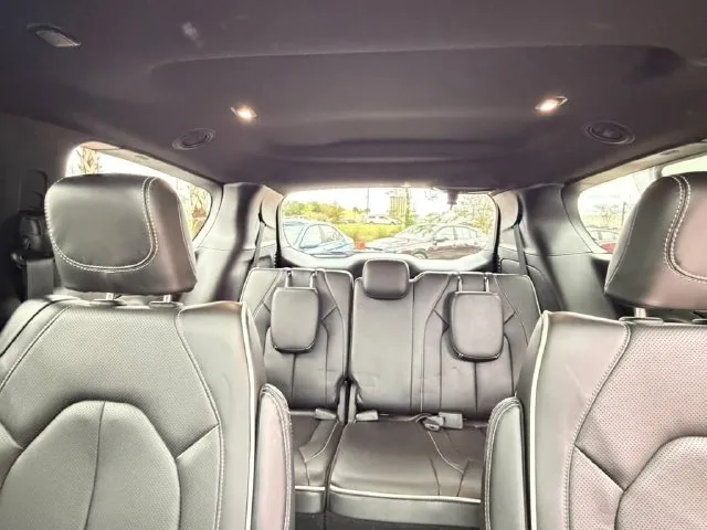 Chrysler Pacifica photo 27