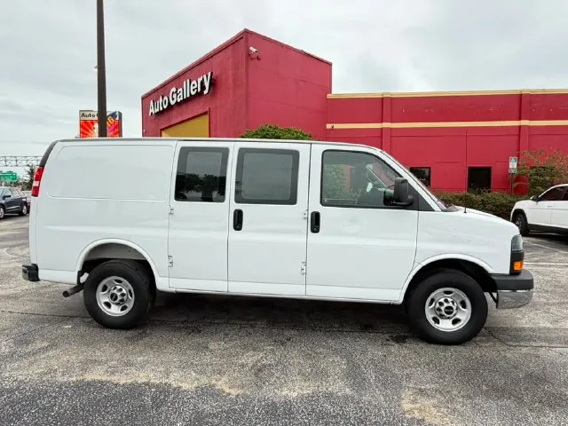 GMC Savana photo 4