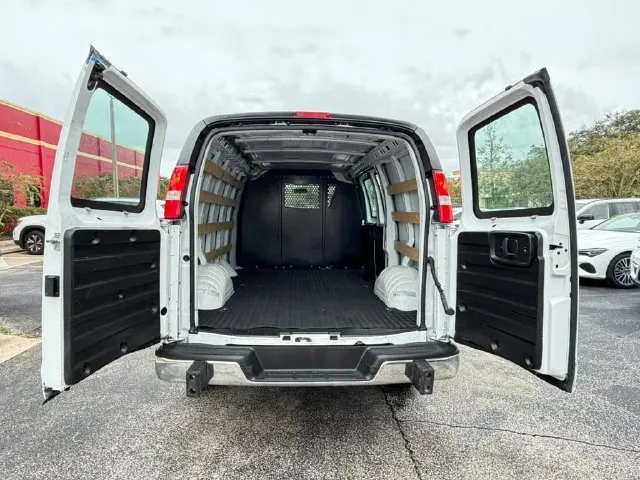 GMC Savana photo 9