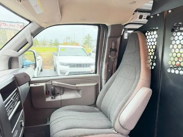 GMC Savana photo 22