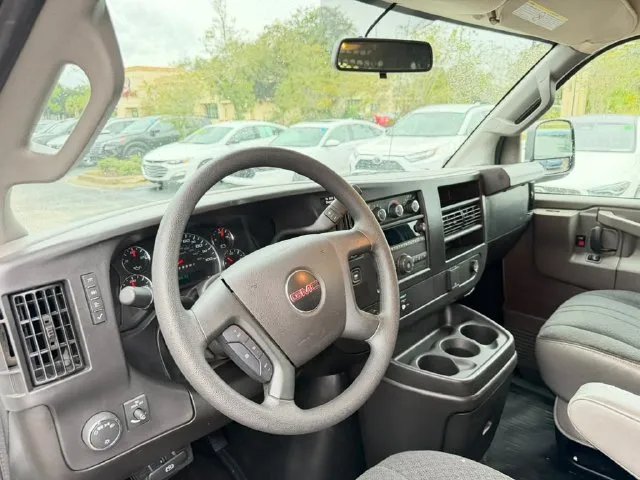 GMC Savana photo 23