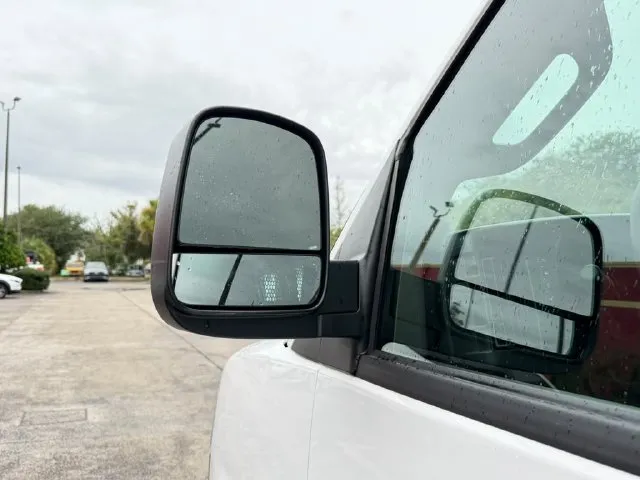 GMC Savana photo 10