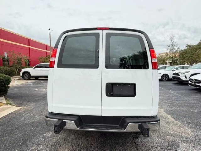 GMC Savana photo 8