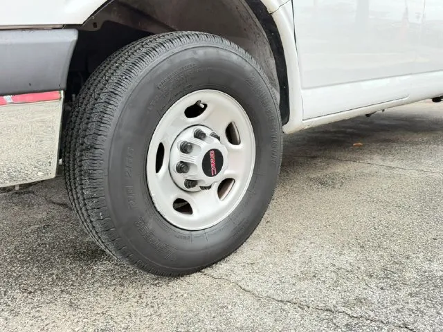 GMC Savana photo 25