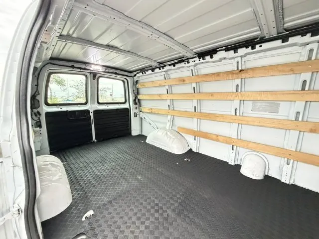 GMC Savana photo 24