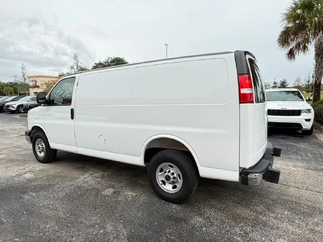 GMC Savana photo 7