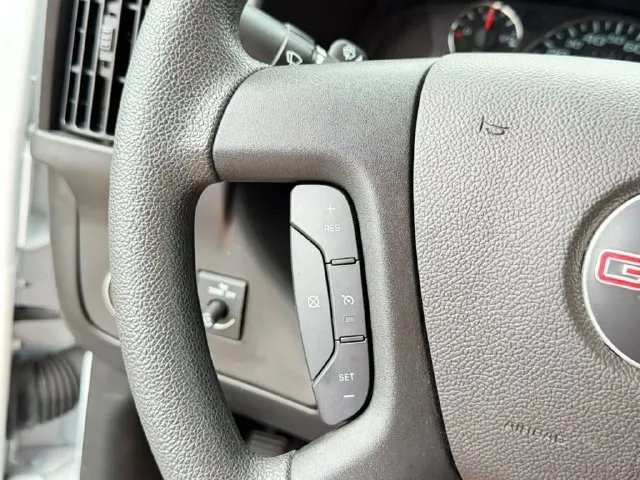 GMC Savana photo 17
