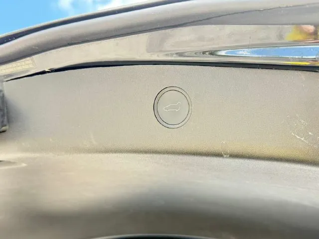 Tesla Model 3 photo 10