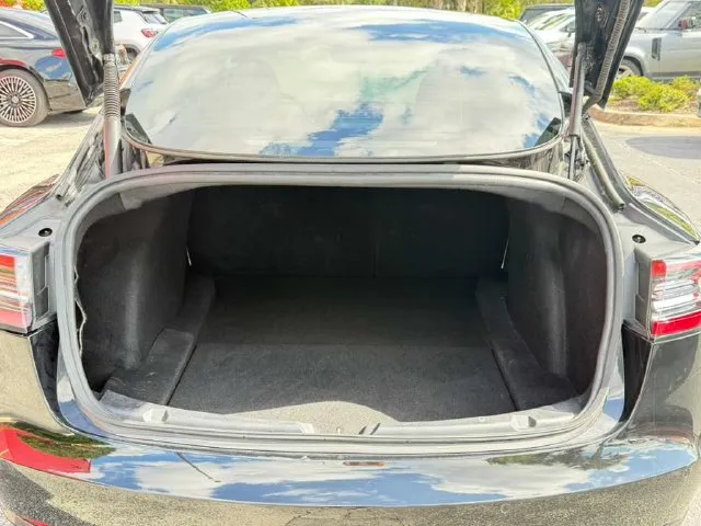 Tesla Model 3 photo 9