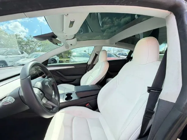 Tesla Model 3 photo 13