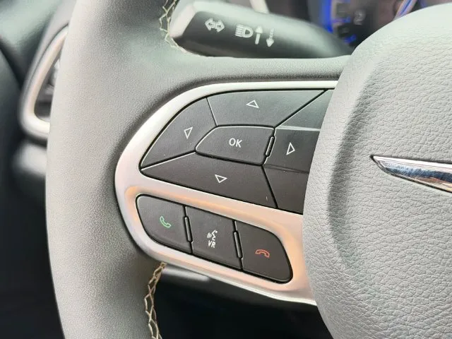 Chrysler Pacifica photo 17