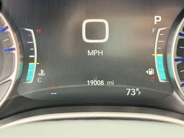 Chrysler Pacifica photo 12