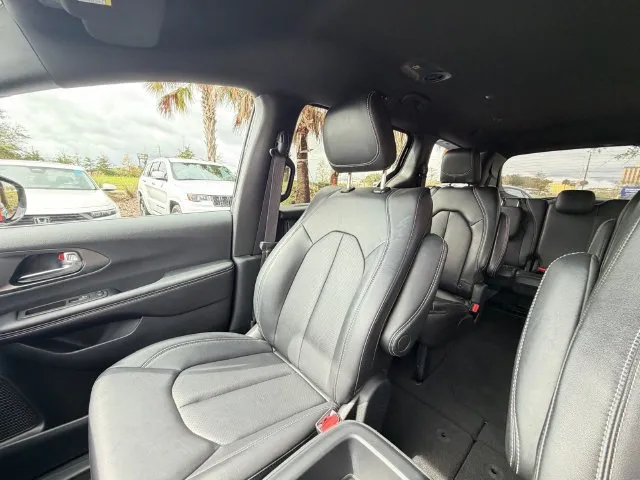 Chrysler Pacifica photo 25