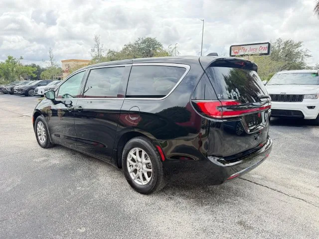 Chrysler Pacifica photo 7