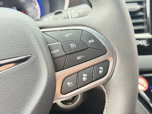 Chrysler Pacifica photo 19