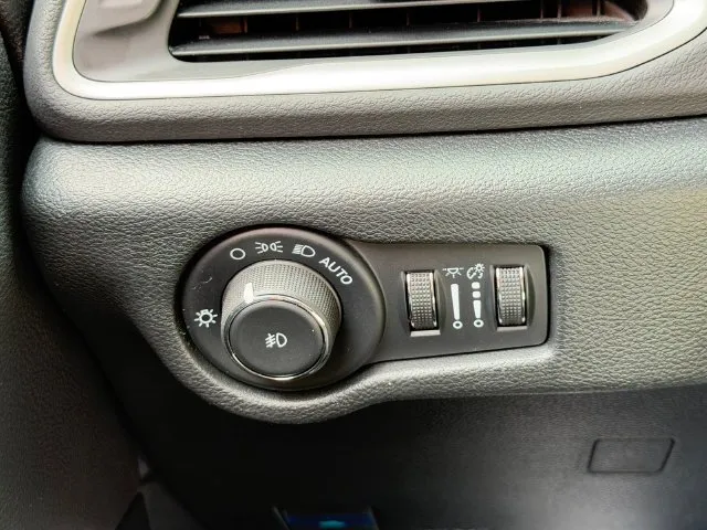 Chrysler Pacifica photo 15
