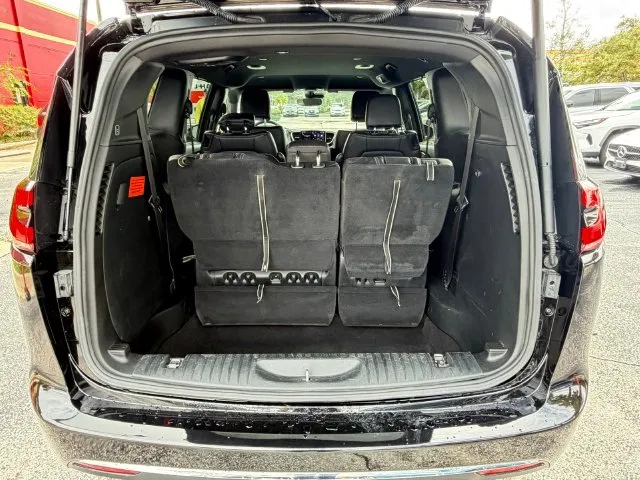Chrysler Pacifica photo 9