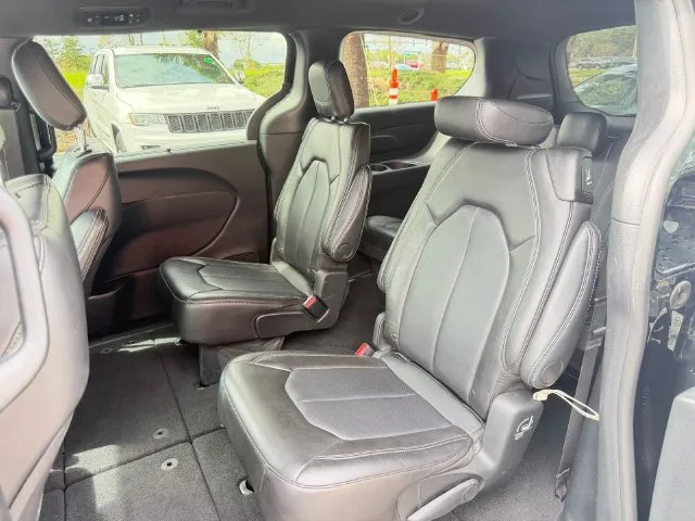 Chrysler Pacifica photo 27