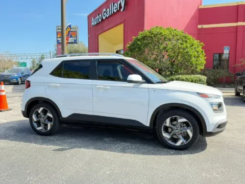 White 2024 Hyundai Venue SEL for sale in Jacksonville, FL