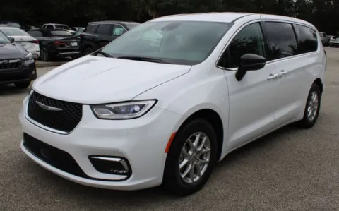 White 2024 Chrysler Pacifica Touring L for sale in Jacksonville, FL