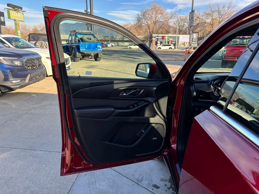 2023 Chevrolet Traverse High Country - Photo 23