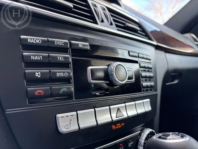 Mercedes-Benz C-Class photo 35