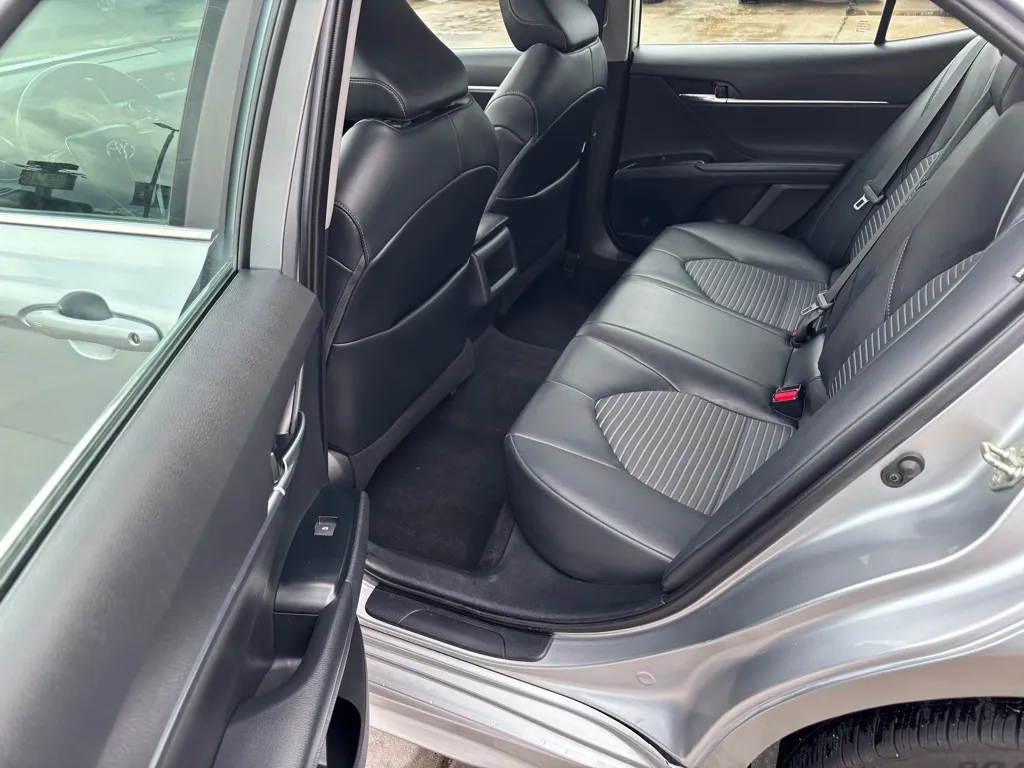 2020 Toyota Camry SE - Photo 15