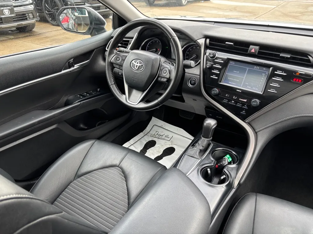 2020 Toyota Camry SE - Photo 13
