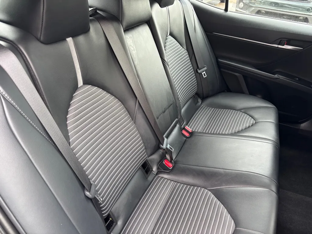 2020 Toyota Camry SE - Photo 14