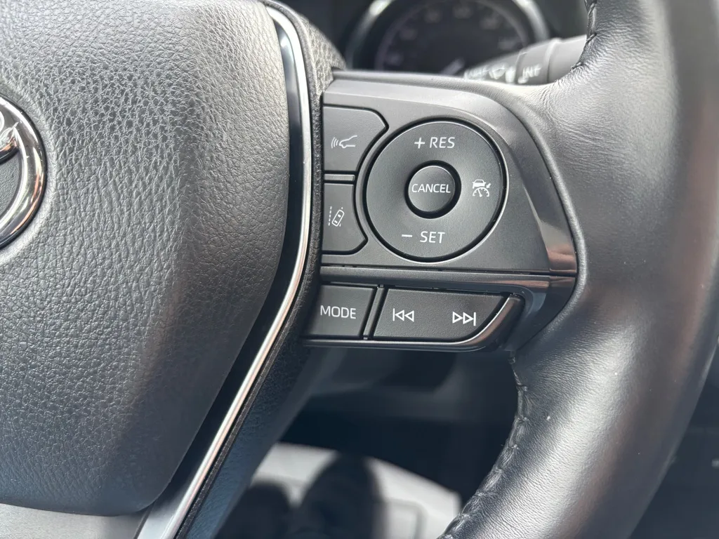2020 Toyota Camry SE - Photo 22