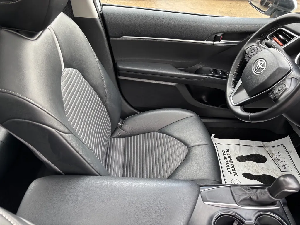 2020 Toyota Camry SE - Photo 11