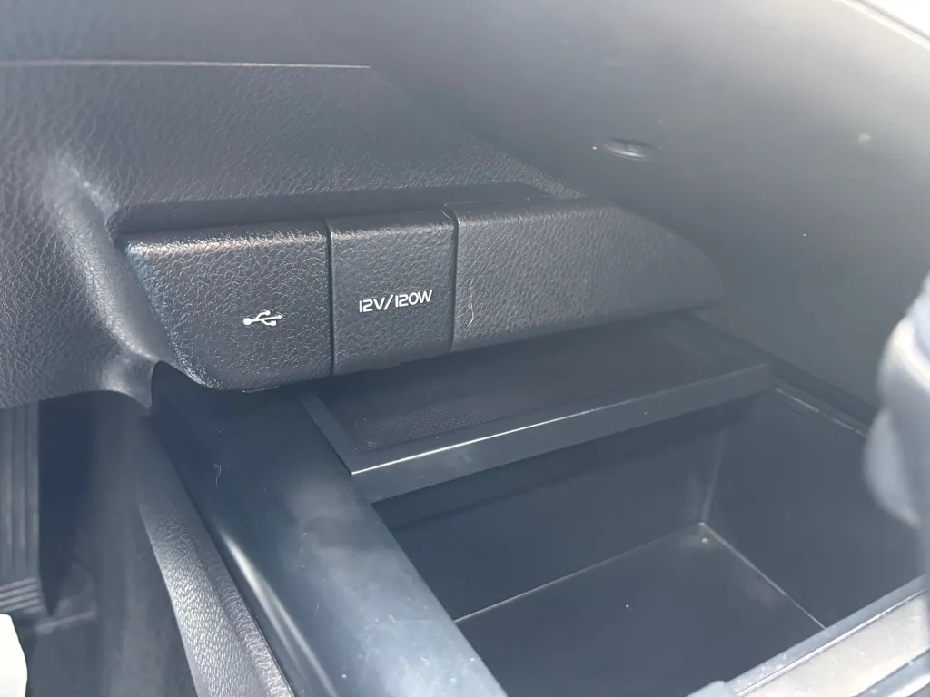 2020 Toyota Camry SE - Photo 27