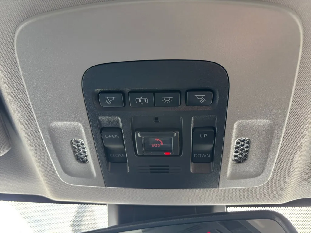 2020 Toyota Camry SE - Photo 30
