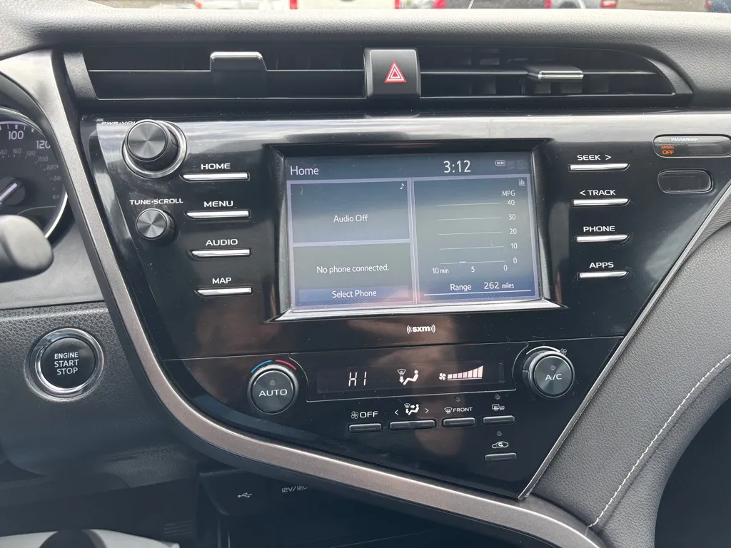 2020 Toyota Camry SE - Photo 25