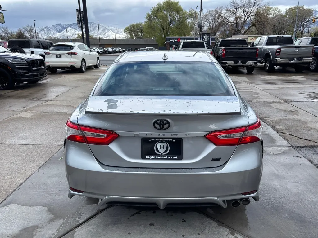 2020 Toyota Camry SE - Photo 7