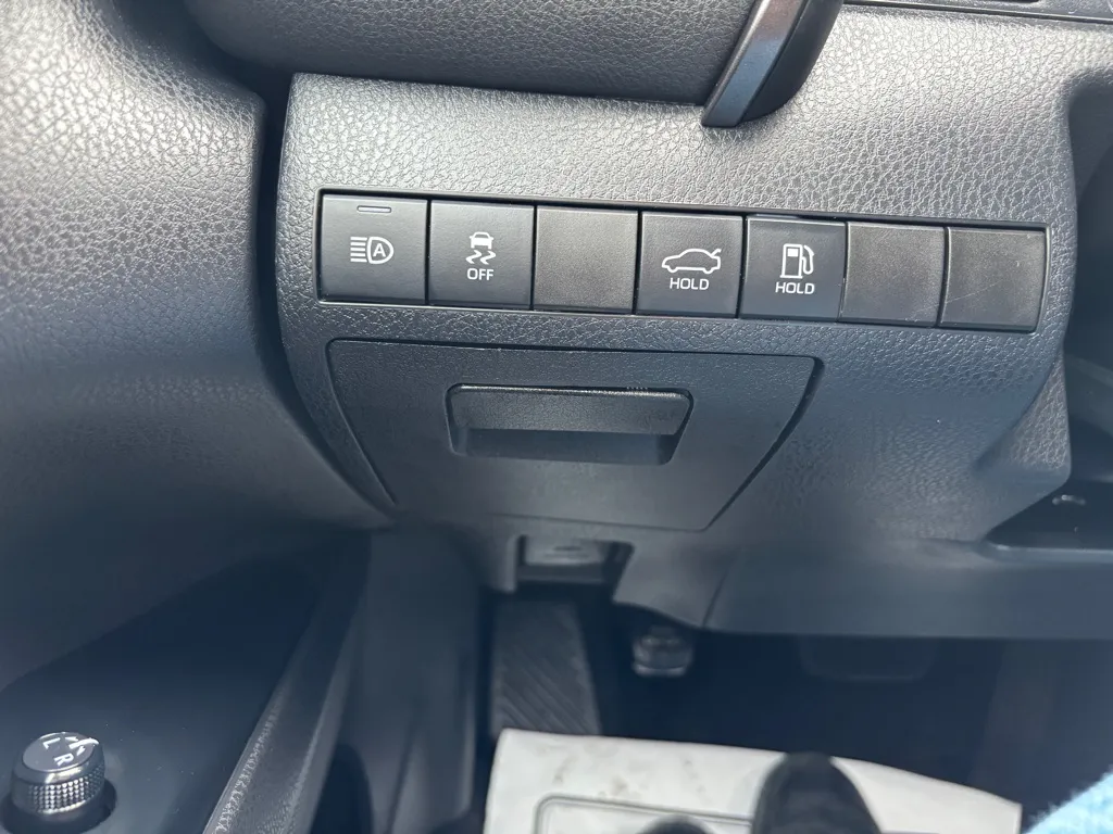 2020 Toyota Camry SE - Photo 20