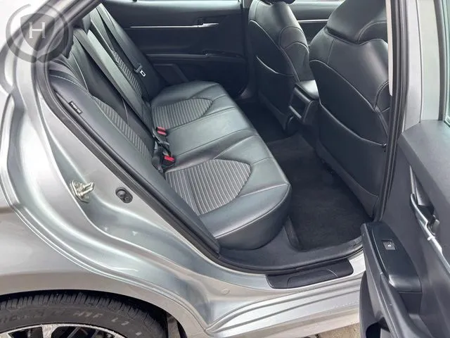 Toyota Camry photo 18