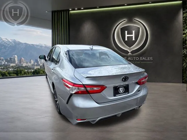 Toyota Camry photo 9