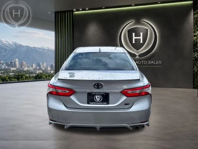 Toyota Camry photo 10